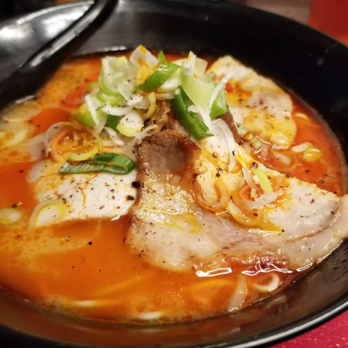 屋台：長浜少衛、料理：長浜辛麺