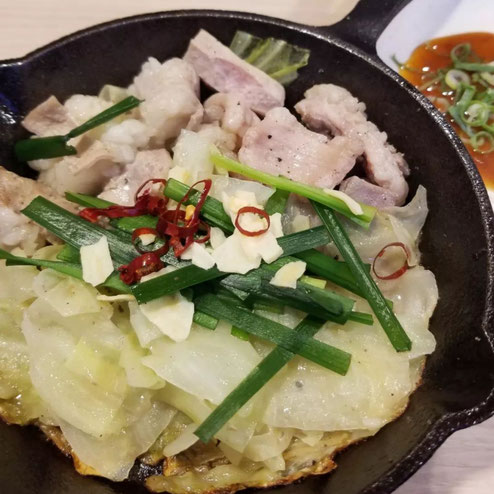 屋台：博多屋台　繋々、料理：和牛もつ焼き