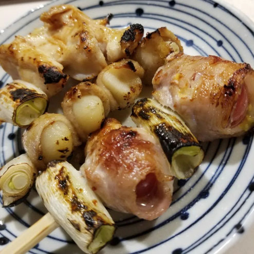 屋台：のんきや、料理：トマト巻き、鶏皮ニンニク、やげん軟骨