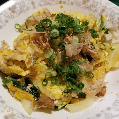屋台：ちょうちん、料理：野菜炒め卵とじ