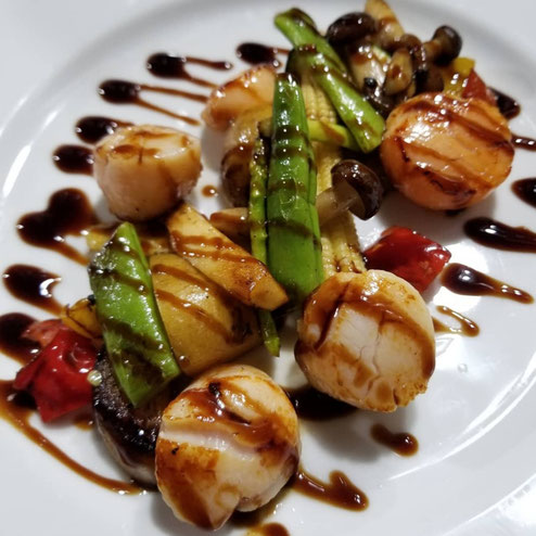 屋台：ウールーユイット_Heureux8、料理：帆立のポアレ　バルサミコソース？