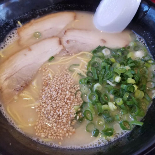 屋台：たっちゃん、料理：長浜豚骨ラーメン