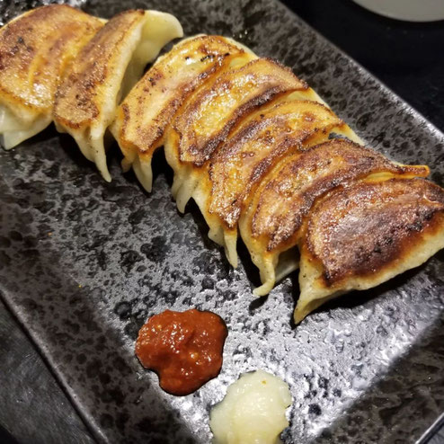 屋台：鬼多郎天神店、料理：手作りぎょうざ