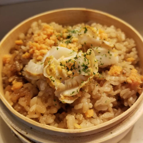 屋台：HEROs屋台 蒸上Jojo、料理：鮭と帆立のバター醤油の蒸し飯