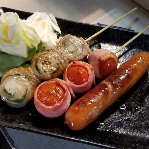 屋台：河ちゃん、料理：しそ巻、トマト巻、ピリ辛ウインナー