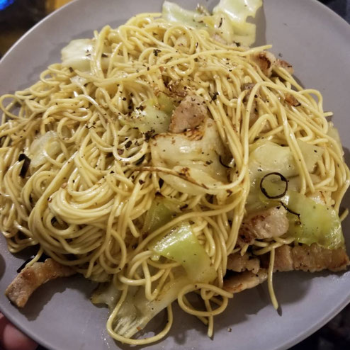 屋台：ナカナカナカ、料理：ペペロンソーバ