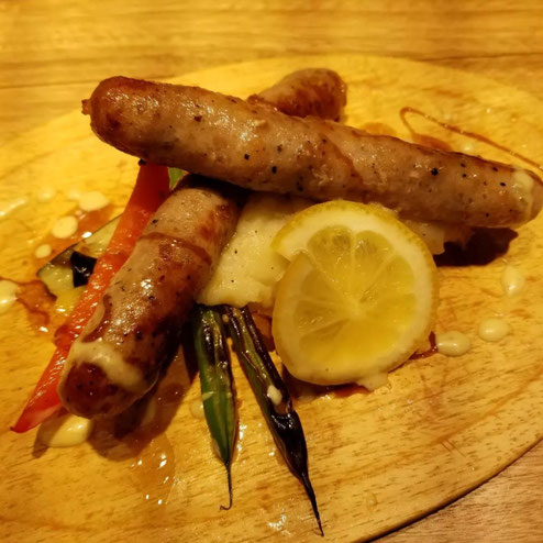 屋台：Telas&mico_テラスアンドミコー、料理：福岡県産　糸島豚の手作りソーセージグリル(焼き野菜とソーセージ)