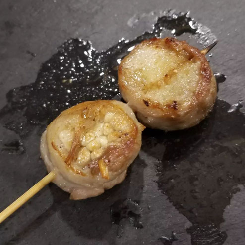 屋台：長浜のひろし、料理：やさいまき串　えのきまき