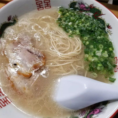 屋台：炉端屋台　正、料理：豚骨ラーメン