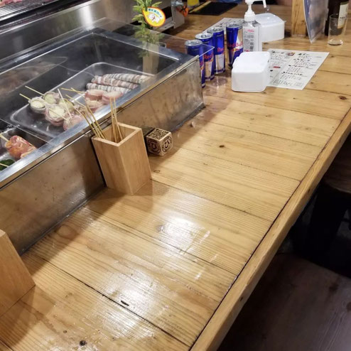 屋台：長浜のひろし、料理：広いテーブル