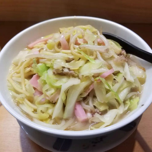 屋台：長浜ラーメンおかもと、料理：博多チャンポン