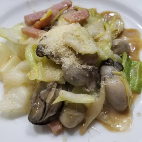 屋台：山幸、料理：カキのキャベツ炒め