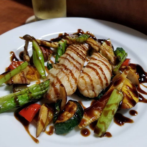 屋台：ウールーユイット_Heureux8、料理：白身魚のムニエル