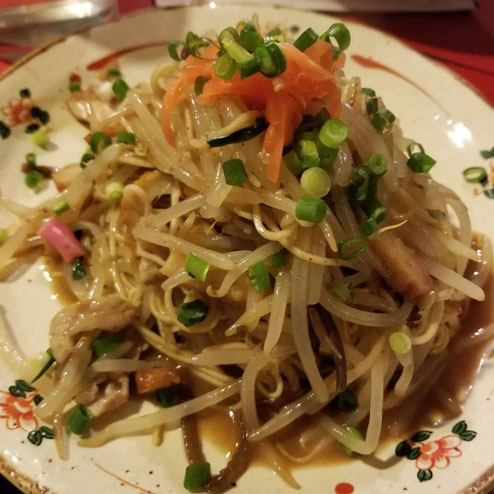 屋台：なんしようと屋、料理：もやしソバ