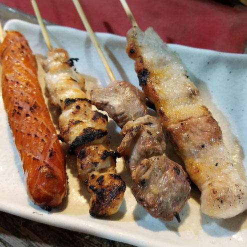 屋台：峰ちゃん、料理：串焼き4種盛