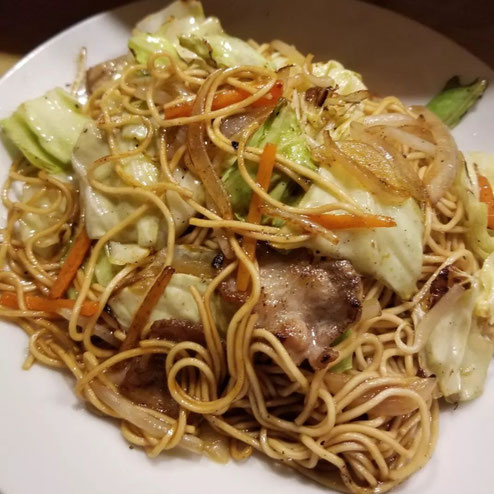 屋台：与作、料理：焼きラーメン