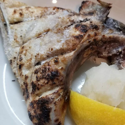 屋台：さよ子、料理：かまの塩焼き