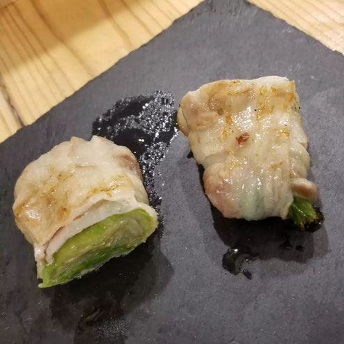 屋台：長浜のひろし、料理：やさいまき串　レタスまき