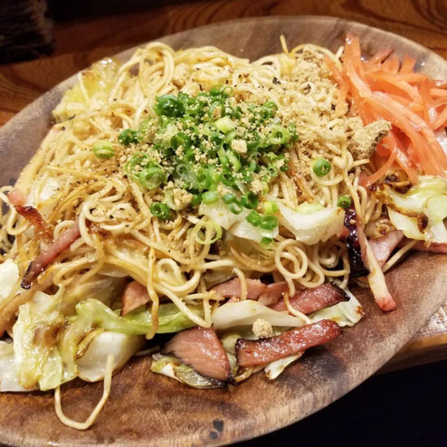 屋台：El Bajon_エル バホン、料理：焼きラーメン