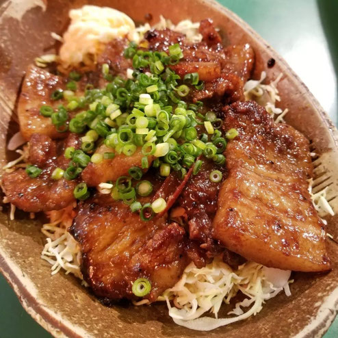屋台：ちょうちん、料理：うまいヤキトン