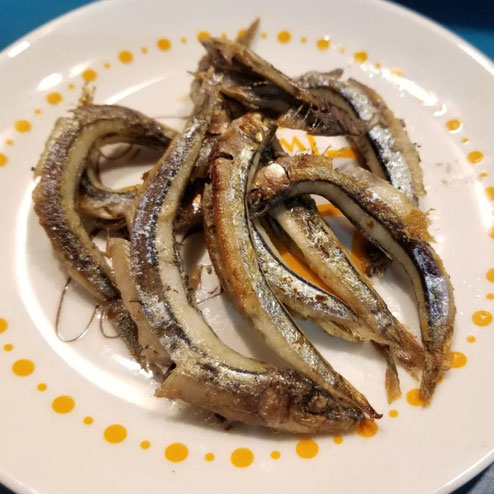 屋台：寅政、料理：キビナゴの塩焼