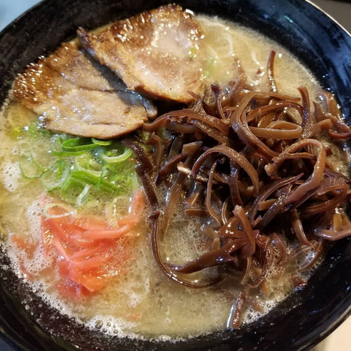 屋台：うまっつら、料理：ラーメン　キクラゲ山