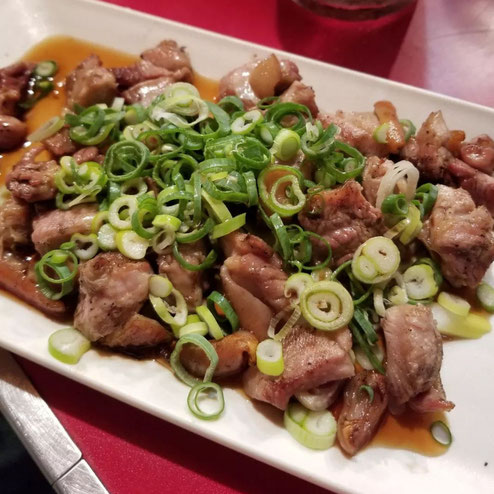 屋台：さつまや、料理：さつま地鶏の炭火焼き