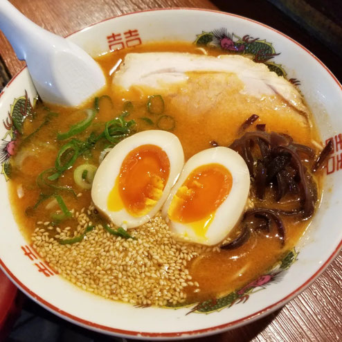 屋台：笑平、料理：豚骨辛みそラーメン