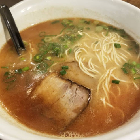 屋台：ナカナカナカ、料理：ラーメンの黒