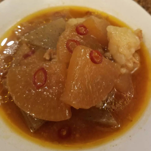 屋台：ナカナカナカ、料理：博多モツ煮込み