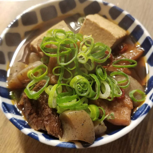 屋台：あごだし亭きさいち、料理：牛すじ煮込み豆腐