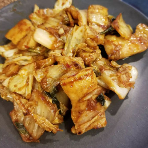屋台：ナカナカナカ、料理：旨ダレ豚キムチ