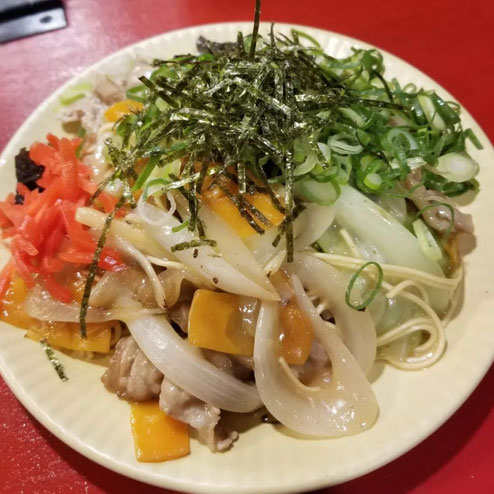 屋台：あつまれ！ケンイチの森、料理：屋台名物焼きラーメン