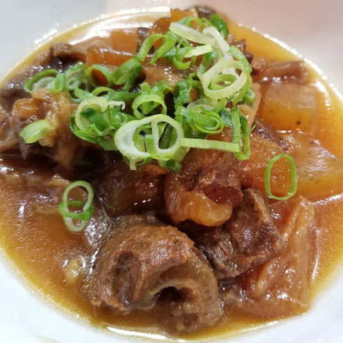 屋台：おけい、料理：どて焼き(牛すじ味噌煮込み)