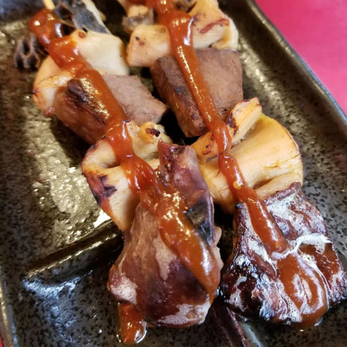 屋台：さんゆう、料理：もつ焼き(2本)
