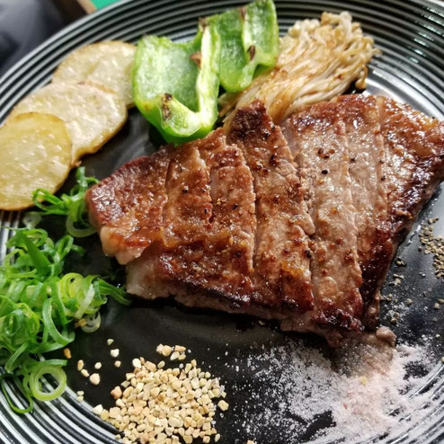 屋台：なかちゃん、料理：特選和牛ステーキ