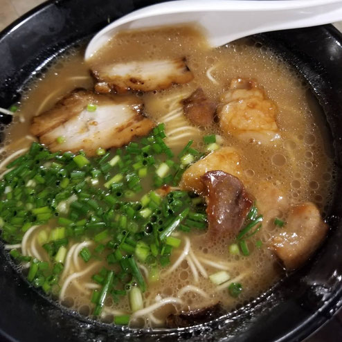 屋台：壱、料理：もつラーメン
