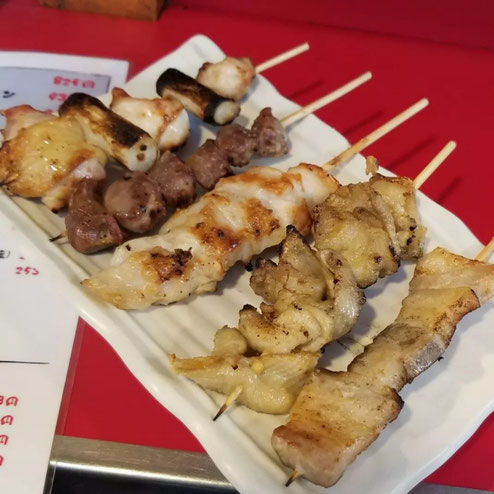 屋台：ばらかもん、料理：串盛り　5本(皮、バラ、砂肝、もも、ねぎま)