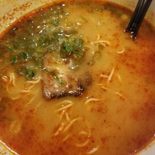 屋台：ナカナカナカ、料理：ラーメン赤　ピリリと辛味とんこつ