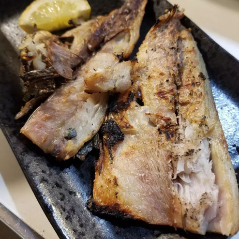 屋台：うまっつら、料理：アジの開き