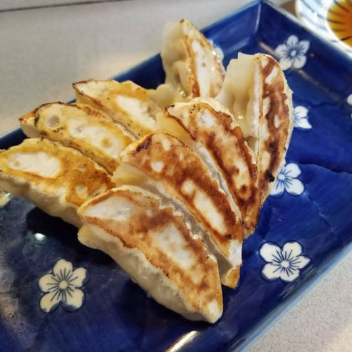 屋台：河ちゃん、料理：餃子8個