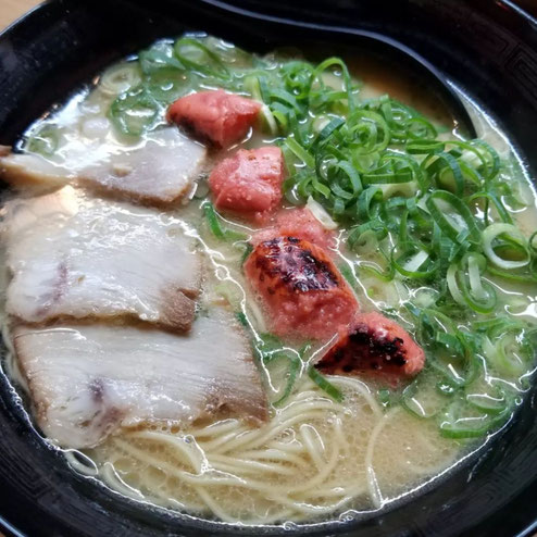 屋台：長浜ラーメンおかもと、料理：めんたいラーメン