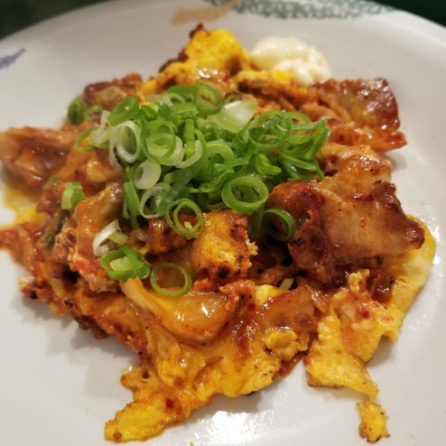 屋台：ちょうちん、料理：キムチバラ卵とじ