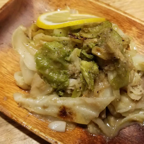 屋台：Telas&mico_テラスアンドミコー、料理：名物アンチョビキャベツ