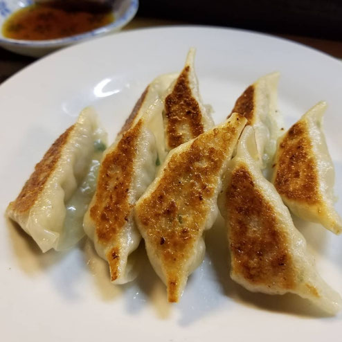 屋台：忠助、料理：餃子(8個入り)