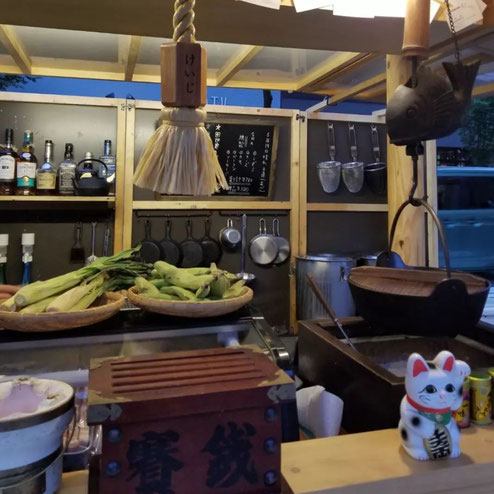 屋台：けいじ、料理：神社風内装