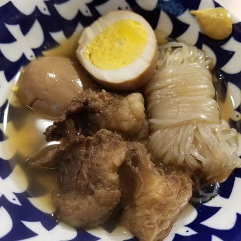 屋台：うまっつら、料理：おでん