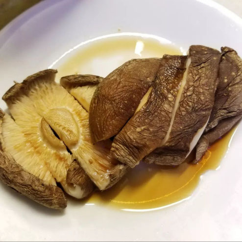 屋台：呑龍、料理：大分県産ステーキしいたけ