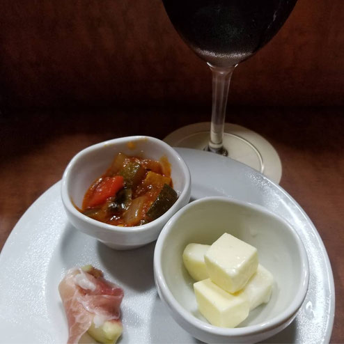 屋台：ウールーユイット_Heureux8、料理：お通し的なもの？