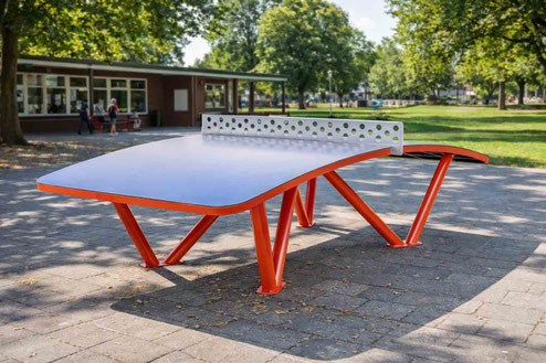 ArchPingo Spieltisch in der Standardfarbe RAL 2002 Orange.
